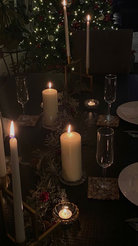 Dinner table set up with candles and Christmas decorations Bday Decor, Dinner Aesthetic, Low Exposure, Christmas Dinner Table, Low Table, Light Dinner, Insta Feed, Candle Light, Low Tables