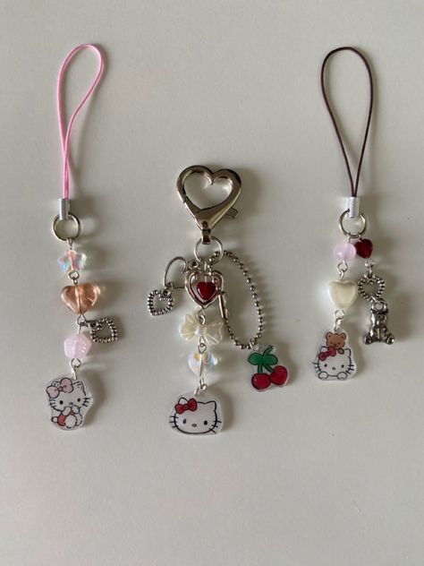 Shrinky Dink Keychain, Beads Keychain, Shrink Plastic Jewelry, Diy Beaded Rings, Diy Jewelry Earrings, Diy Jewelry Unique, Jewelry Aesthetic, Beaded Crafts, Shrink Plastic