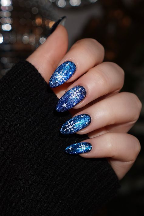 Snowflake Nails, Winter Nails, Cat Eye Nails, Blue Nails, February Nails, Glitter Nails, Snowflake Nail Art, Nails 2024 Trends, Nail Ideas, Nail Inspo, Nail Designs Cat Eye Nails Blue, Blue Snowflake Nails, Winter Nails Blue, Nails February, Nails Cat Eye, Wave Nails, Boutique Nails, Snowflake Nail, Holiday Nails Winter