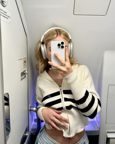 airplane selfies >> ✈️ Airplane Selfie, Airplane Bathroom, Classy Airport Outfit, Flight Outfit Airport Style, Chic Airport Outfit, Chic Travel Outfit, Comfy Airport Outfit, Airport Outfit Summer, Airport Travel Outfits