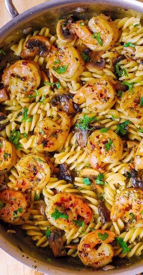 Shrimp Mushroom Pasta, Shrimp Mushroom, Pesto Shrimp, Pasta Pesto, Summer Recipes Dinner, Mushroom Pasta, Shrimp Dishes, Seafood Dinner, Idee Pasto Sano