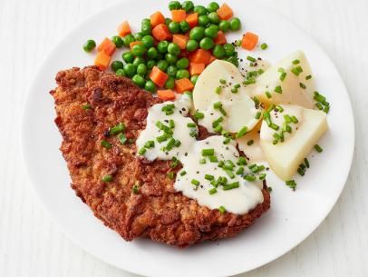 Chicken Fried Steak Recipe, Tex Mex Chicken, Holiday Sweets, Fried Steak, Cube Steak, Chicken Fried Steak, Moo Moo, Food Network Magazine, Steak Recipe