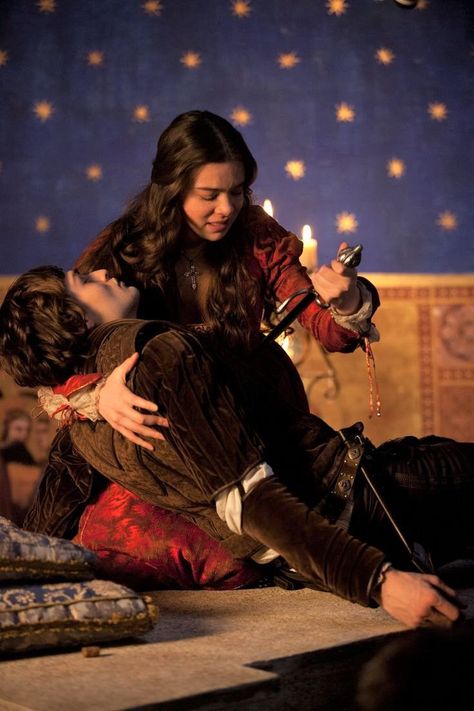 Couple Reference Poses, Romeo And Juliet Poster, Romeo Montague, Juliet Capulet, Couple Reference, Romeo Und Julia, Douglas Booth, Scene Aesthetic, Rowan Blanchard