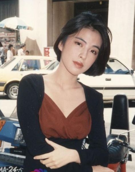 Hong Kong Vintage Style, 90s Hong Kong Makeup, Hong Kong Makeup, Rose Vibe, 90s Asian Fashion, 90’s Makeup, Japanese Vintage Fashion, Hongkong Style, 2000s Hair