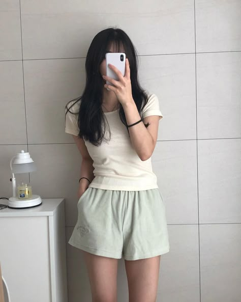 Casual Home Outfits, House Clothes, Korean Casual Outfits, Everyday Fashion Outfits, Quick Outfits, Simple Trendy Outfits, Casual Style Outfits, Cute Casual Outfits, Daily Outfits