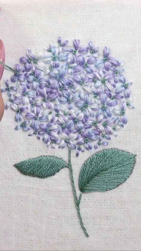 Simple Rose Bouquet, Embroidery Hydrangea, Hydrangea Embroidery, Hydrangea Dress, Shorts Embroidery, Embroidery Shorts, Hydrangea Bouquet, Handmade Embroidery Designs, Hand Embroidery Projects