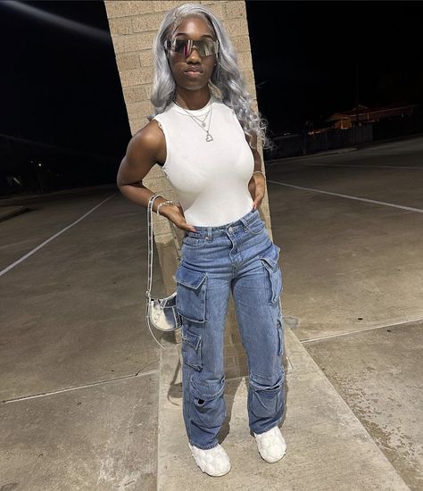 Denim Cargo Pants Outfit, Jean Jumpsuit Outfit, Cargo Jeans Outfit, Cute College Outfits, Dunks Outfit, Cargo Outfit, Drip Drip, Denim Cargo Pants, Cargo Pants Outfit