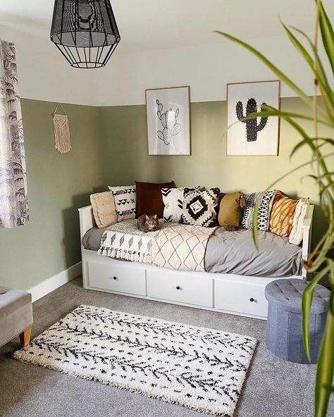 Small Spare Room Ideas, Small Spare Bedroom Ideas, Spare Room Decor, Sofa Bed Guest Room, Small Spare Room, Box Room Bedroom Ideas, Guest Bedroom Home Office, Small Guest Room, Small Guest Bedroom