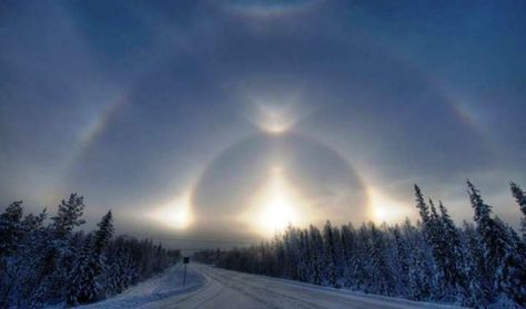 The Mysterious Crater of the Siberian Wilderness Optical Phenomena, Sun Dogs, See And Say, Atmospheric Phenomenon, Ice Crystals, Perfect Weather, Natural Phenomena, Nature Beauty, Natural World