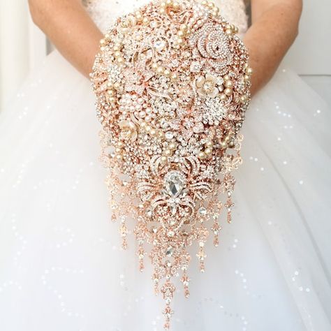 Bouquet Cascade, Rose Gold Brooch Bouquet, Gold Wedding Bouquets, Bling Bouquet, Jeweled Bouquet, Old Hollywood Wedding, Cascading Wedding Bouquets, Bridal Brooch, Bridal Brooch Bouquet