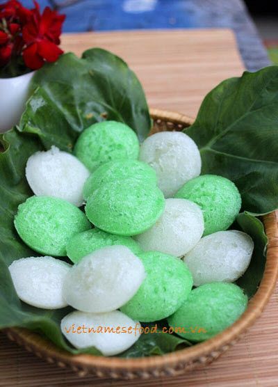 Banh Bo, Vietnamese Desserts, Steamed Rice Cake, Vietnamese Dessert, Rice Cake Recipes, Fermented Rice, Cambodian Food, Khmer Food, Viet Food