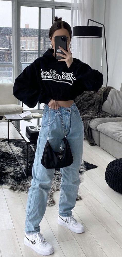 Crop Hoddies Outfits Girl, Cropped Hoodie Outfit Jeans, Hoodie Baggy Jeans Outfit, Black Cropped Hoodie Outfit, Ripped Outfit, Black Hoodie Outfit, Cropped Hoodie Outfit, Hoodie And Leggings Outfit, Hoddies Outfits