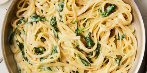 Protein Packed Cottage Cheese Alfredo Is A Meal Prep Cheat Code Spinach Cottage Cheese Pasta, Cottage Cheese Alfredo Sauce, Cottage Cheese Alfredo, Cheese Alfredo Sauce, Healthy Alfredo, Spinach Fettuccine, Cottage Cheese Pasta, Healthy Packed Lunches, Protein Pasta