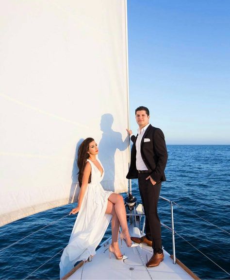 3,637 Likes, 18 Comments - The Wedding Pic (@theweddingpic) on Instagram: “Yachts and boats. Why take your engagement or wedding photos on land when you have an ocean by your…” Navy Engagement Photos, Sailboat Wedding, Duke Images, Duke Photography, Yacht Wedding, Boat Wedding, Cruise Wedding, Wedding Pic, Photography Portraits