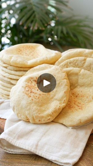 Pitta Bread Recipe, Pita Bread Recipe, Pan Pita, Plain Bread, Pita Pockets, Pitta Bread, Biscuit Bread, Pita Bread, Back To Basics