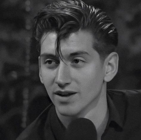 Alex Turner on Instagram: "it’s the time of the year when the days are getting longer and i really love this🫶🏼 • • • ~tags 🏷 #alexturner#alexturneredits #alexturnerisgod #alexturnerism #alexturnerfans #alexfuckingturner #alexturneredit #alextuner #alexturnerarmy #alexturnermarryme #alexturnerisbae #alexturnerfans #alexturnermarryme #arcticmonkeys #arcticmonkeyscult #mileskaneandalexturner #milex #milesandalex #miles #rock #indiemusic #concert #explore" Alex Turner Glastonbury 2013, 2013 Alex Turner, Alex Turner Interview, Alex Turner Glastonbury, Alex Turner 2013, Alex Turner Hair, Alex Turner Aesthetic, Festival Uk, Arctic Monkeys Lyrics