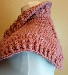 Ravelry: Bonny Lass Capelet pattern by HRH Handmade Style by Crystal Hofegartner Caplet Pattern, Crochet Capelet Pattern, Crochet Caplet, Crochet Cape Pattern, Bulky Yarn Patterns, Bulky Yarn Crochet, Diy Crochet Gifts, Capelet Pattern, Crochet Capelet