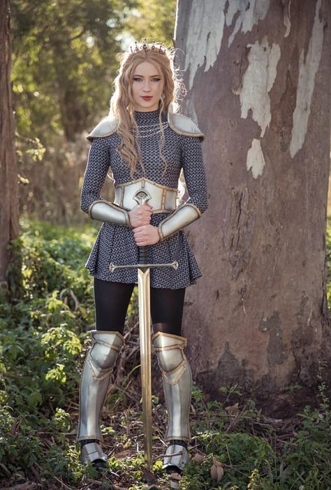 Knight Costume Diy, Medieval Outfit Women, Medieval Outfit, Ren Faire Costume, Armor Dress, Costume Armour, Warrior Costume, Knight Costume, Viking Costume