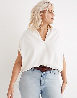 Mexico Wardrobe, Plus Size Minimalist Wardrobe, White Shirt And Blue Jeans, Women Shirt Top, Minimalist Capsule Wardrobe, White Shirts Women, Stretchy Tops, Plus Size Jeans, White Shirts