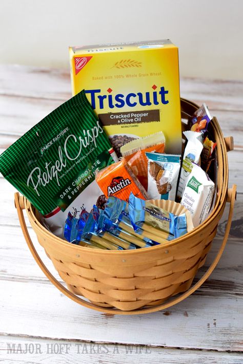 An easy to make snack basket for your overnight guests.A list of 5 tips to make an overnight guest feel at home. Includes fresh towels and toiletries, snacks, coffee and more! Learn about getting your house ready for guests (or the holidays!) with a Bissell Deep Clean Upright Cleaner & Bissell Deep Cleaning Formulas with Scotchgard Protector. Includes a giveaway for a fabulous Bissell machine! #sp #ad #giveaway #cleaning #holidays Snacks To Leave Out For Guests, House Guest Basket, Guest Essentials, Guest Room Baskets, Guest Welcome Baskets, Hostess Tips, Guest Basket, Coffee Corners, Fresh Towels