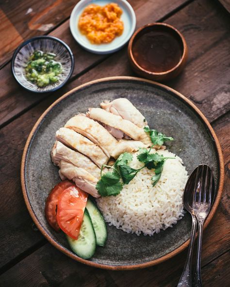 Hainan Chicken Rice, Hainan Chicken, Chicken Rice Recipe, Hainanese Chicken Rice, Chicken Rice Recipes, Hainanese Chicken, Poached Chicken, Roasted Chicken Breast, Malaysian Food