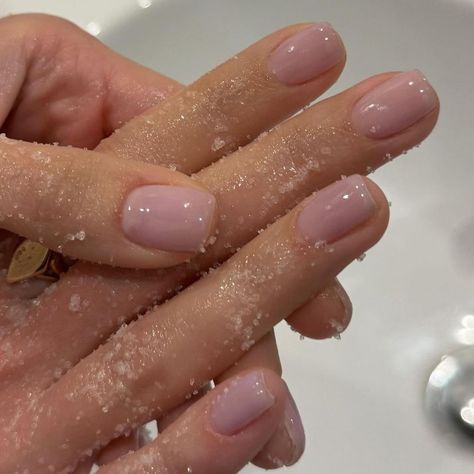 Lavender mani 💜 Manicurist @lenailnude #lemero #lemerobeauty #manicurist #manicure #curicleoil #lemerocuticleoils | Instagram Clean Nails Look Natural, Milky Pink Nails, Pink Nails Opi, Mexican Nails, Soft Pink Nails, Tie Ideas, Kutek Disney, Milky Pink, Milky Nails