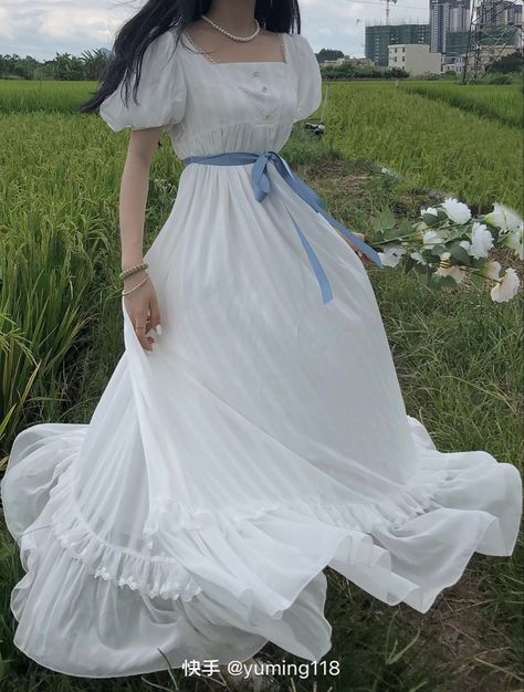 Romantic French Outfit, Soft Victorian Aesthetic Outfits, Victorian Dress Casual, Old Fashion Dresses Vintage Classy, Fairytale Aesthetic Outfits, Princesscore Outfits, Causal Dress Outfits, Princesscore Dress, Gaun Abad Pertengahan