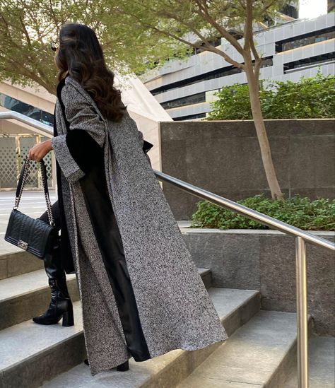 Abaya Designs For Winter, Winter Abaya Outfits, Abaya Coat, Winter Abaya, Elegant Abayas, Abaya Designs Latest, Abaya Kimono, Mode Kimono, Modern Hijab Fashion