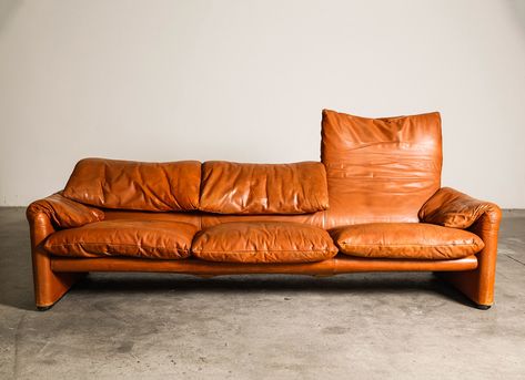 70s Leather Couch, Vintage Italian Furniture, Scandinavian Townhouse, Ugly Furniture, Pretty Litter, Maralunga Sofa, Interior Objects, Dream House Aesthetic, Velvet Sofas