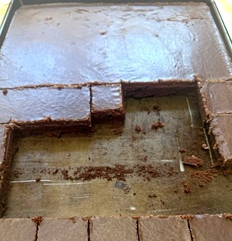 Bake A Great Big Beautiful Batch of Fudge Brownies - yeyfood.com Jelly Roll Pan Brownies, Large Batch Brownies Sheet Pan, Large Batch Brownies, Recipe For Fudge, Brownie Icing, Icing That Hardens, Church Potluck Recipes, Cottage Cheese Salad, Fudgy Brownie Recipe