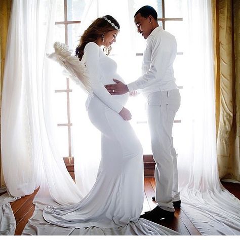 Simply stunning- cutest maternity shoot via @portiaandscarlett #NigerianWedding Wedding Dresses South Africa, Prom Fits, Maternity Shoot Outfit, Maternity Wedding Dresses, Cute Pregnancy Pictures, Maternity Wedding, Couple Pregnancy Photoshoot, Maternity Photoshoot Outfits, Maternity Photoshoot Poses