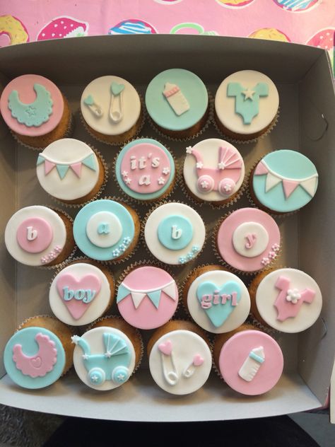 Cupcakes For Gender Reveal Party, Cupcakes For Baby Shower Neutral, Its A Girl Cupcakes, Cupcake Baby Shower Girl, Its A Boy Cupcakes, Gender Cupcakes, Gender Reveal Cupcake Ideas, Cupcake Gender Reveal, Baby Shower Cupcake Ideas