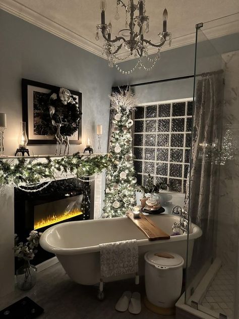 The Magical Holidays of Christmas & Winter ⛄️❄️🎄🎅🏻 | This is my master bathroom decorated for Christmas | Facebook Winter Bathroom, Bathroom Christmas, Cottagecore Kitchen, Terrazzo Design, Christmas Bathroom, Chic Living, House Bathroom, Christmas House, Christmas Winter