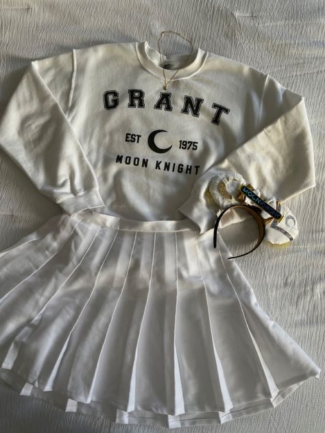 Moon Knight Outfit Ideas, Moon Knight Disneybound, Moon Knight Earrings, Avengers Campus Outfits, Moon Knight Shirt, Moon Knight Merchandise, Knight Outfit, Campus Outfit, Disneyland Outfits