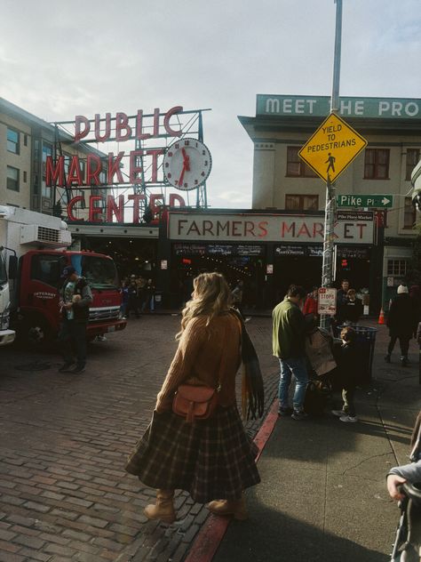 Midsize girl dressed in dark academia grunge plaid dress and knit cardigan in front of pike place market in downtown seattle Dark Academia Grunge, Academia Grunge, Punk Aesthetic, Pike Place Market, Downtown Seattle, Pike Place, Dark Academia Aesthetic, Academia Aesthetic, Plaid Dress