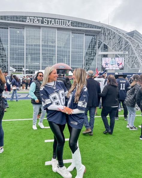 Dallas Football Game Outfit, Cowboy Jersey Outfit Woman, Dallas Cowboys Game Day Outfit Winter, Dallas Cowboys Game Day Outfit Women, Dallas Cowboys Football Game Outfit, College Football Outfits For Women, Bowl Game Outfit, Dallas Cowboys Jersey Outfit Woman, Colts Game Day Outfit