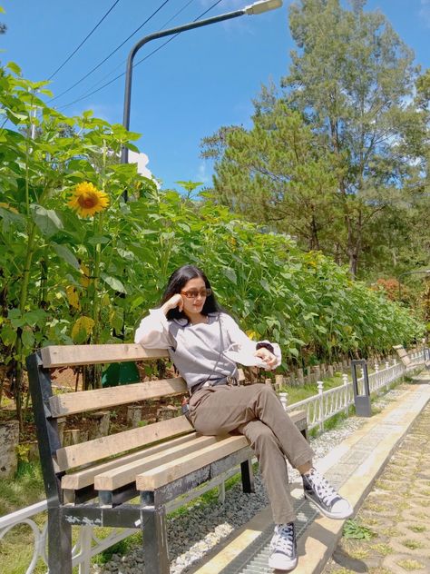 Outfit For Baguio City, Converse Outfit, Baguio City, Gardening Outfit, Baguio, Happy Flowers, Pose Ideas, Outfit Style, Botanical Garden