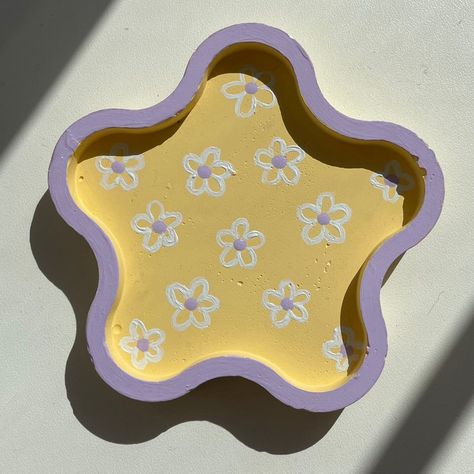 Coaster Painting, Flower Trinket Dish, Clay Plates, Clay Sculptures, Clay Diy Projects, Or Questions, Tassen Design, Art Painting Gallery, Ceramics Projects