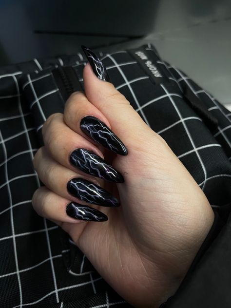 Nails Lightning Bolts, Black Lightening Bolt Nails, Black Nails With Lightning, Lightening Bolt Nail Design Black, Lightning Nail Design, Nail Art Lightning Bolt, Nail Art Lightning, Thunder Nail Art, Red Lightning Nails