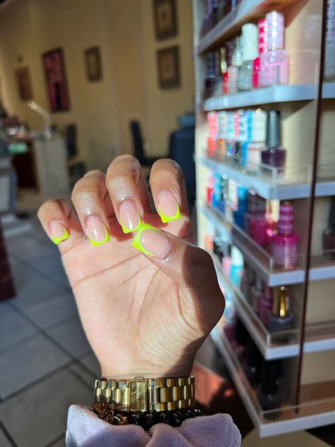 Clear Acrylic Nails With Color Tips, Neon French Nail Designs, Neon French Pedicure, Neon Color French Tip Nails, Neon Yellow Nails French Tip, Neon Green Nails Design Short, Lime Green French Tip Nails Short, Black Nails Neon Tips, Neon Green French Tip Nails Square