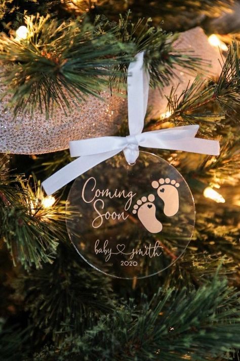 Pregnancy Ornament, Acrylic Items, Led Lights Wedding, Grandparents Ornament, Acrylic Ideas, Idee Cricut, Resin Creations, Christmas Pregnancy Announcement, Projets Cricut