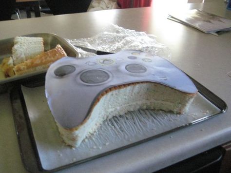 XBox Birthday Cake Xbox Birthday Cake, Nintendo Cake, Controller Cake, Playstation Cake, Xbox Cake, Video Game Cakes, Dad Birthday Cakes, Gamer Birthday, Cake Templates