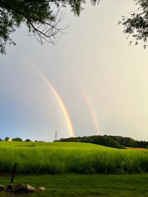 Rainbow Lockscreen, Rainbow Wallpaper Aesthetic, Girly Aesthetic Wallpaper, Valley Aesthetic, Rainbow Valley, Real Rainbow, Aesthetic Wallpaper Lockscreen, Lockscreen Ideas, Rainbow Pictures