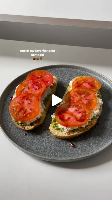 Mediterranean Diet Plan 🇺🇸 on Instagram: "sourdough toast
Cre by @simpleats_
avocado
cottage cheeese
sliced tomato
flakey salt
olive oil (I used a mediterranean blend! so good)
balsamic glaze for a touch of sweetness :)" Sourdough Toast, Flakey Salt, Confort Food, Mediterranean Diet Plan, Sliced Tomato, Balsamic Glaze, Mediterranean Diet, Everyday Food, Mediterranean Recipes