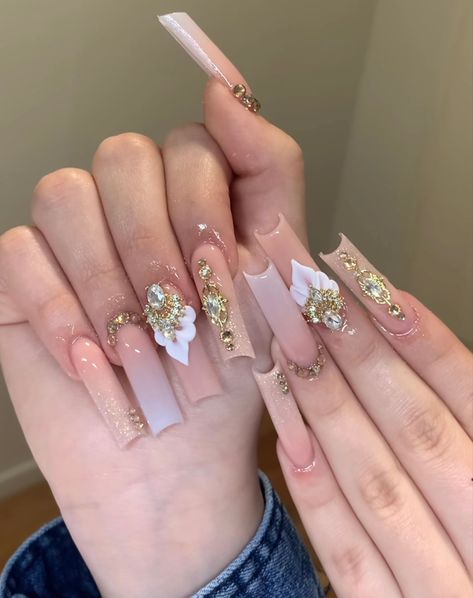 Nude Long Nails, Event Nails, Nails Painting, Rose Gold Nails Design, Gold Acrylic Nails, Beauty Nails Design, Nails Design With Rhinestones, Girly Acrylic Nails, Long Acrylic Nails Coffin