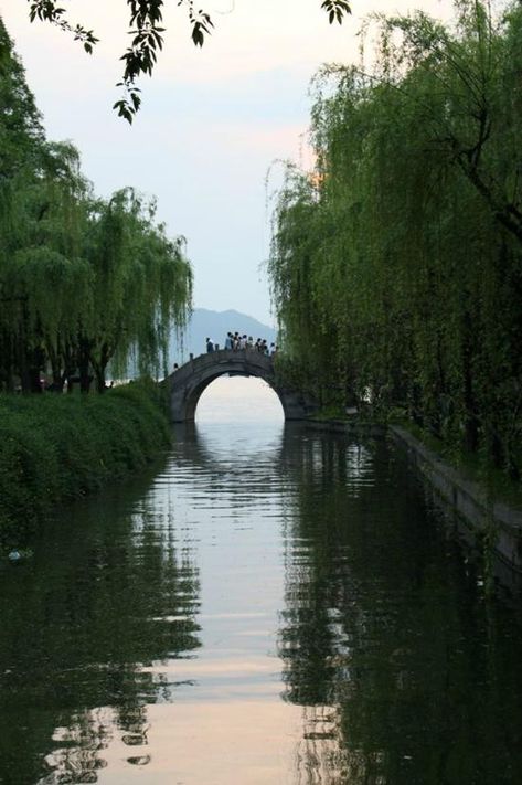 West Lake (Xi Hu) (Hangzhou) - 2018 All You Need to Know Before You Go (with Photos) - TripAdvisor Hangzhou West Lake, China Moodboard, Chinese Cities, Dragon Boating Racing, Study In China, China Trip, Guiyang, Sightseeing Bus, Beautiful Scenery Pictures