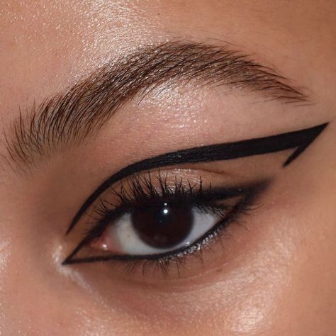 Grafik Eyeliner, Black Eyeliner Makeup, White Eyeliner Makeup, Eyeliner Designs, Cute Eye Makeup, Graphic Makeup, Swag Makeup, Eye Makeup Pictures, Smink Inspiration