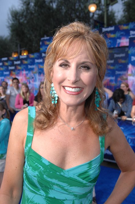 Jodi Benson voiced the mermaid that made my childhood wonderful. Toy Story Toons, Jodi Benson, Forget Her, Hawaiian Vacation, Disney Ariel, Love To Meet, My Childhood, Little Mermaid, Inspirational Women