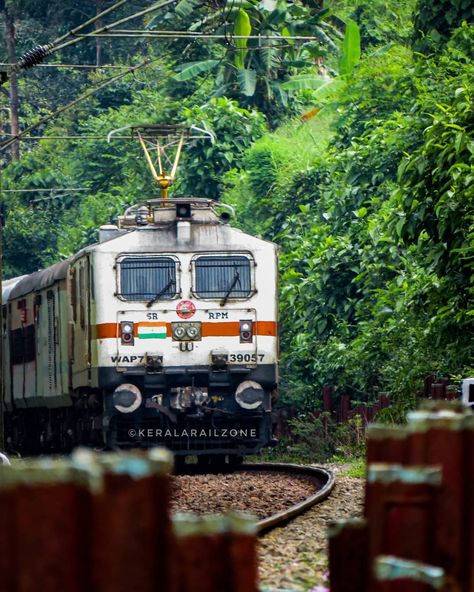 Railways Photography, Indian Railway Train, India Railway, Train Wallpaper, Waterfall Wallpaper, Bnsf Railway, Train Video, Indian Railways, Thiruvananthapuram