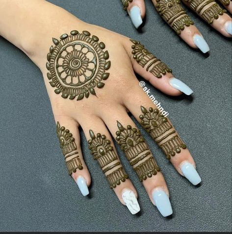 Gol Tikki Mehndi Design, Tikki Mehndi Design, Tikki Mehndi, Henna Inspired Tattoos, Tato Henna, Finger Henna Designs, Henna Tattoo Designs Hand, Simple Henna Tattoo, Mehndi Designs For Kids